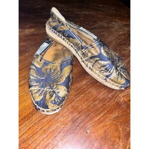 PRADA Casual Preppy Festival Brocade Navy Blue & Gold Fabric Espadrilles 37 / 7